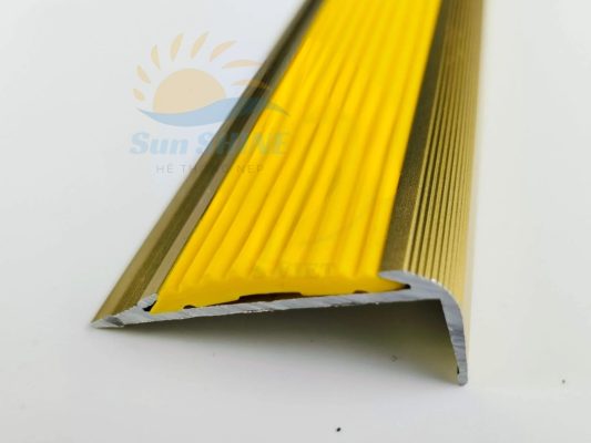 Top các dòng nẹp nhôm hót nhất năm 2025 5 Nẹp nhôm chống trượt cầu thang